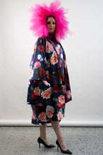Load image into Gallery viewer, Still life with Flowers kimono
