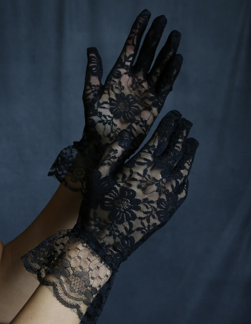Carly Lace Gloves - Black
